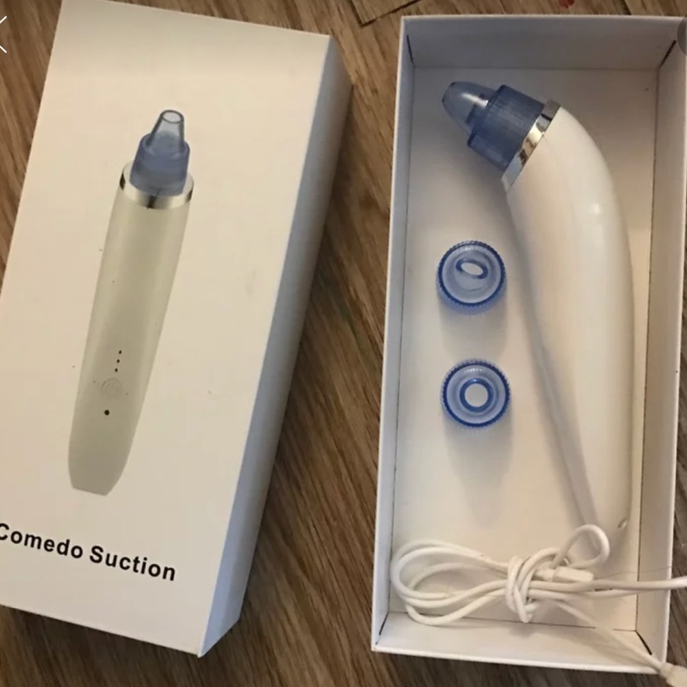 Blackhead remover vacuum